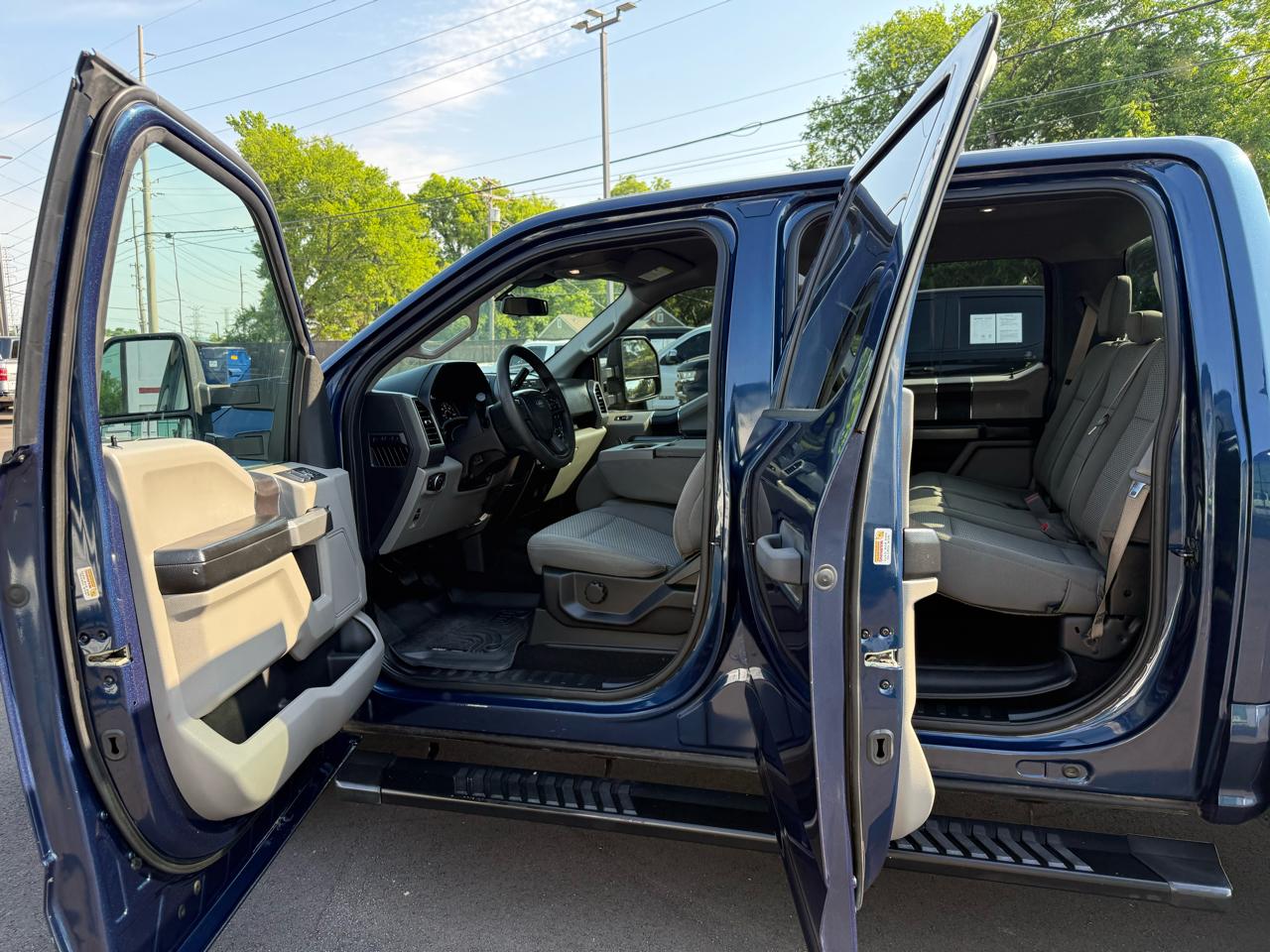 Ford F-150 4WD SuperCrew 139" XLT 2019