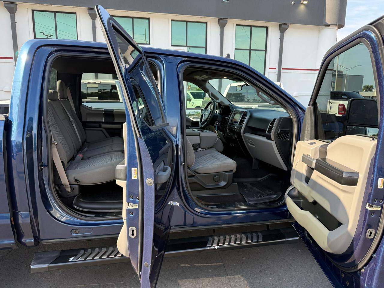 Ford F-150 4WD SuperCrew 139" XLT 2019