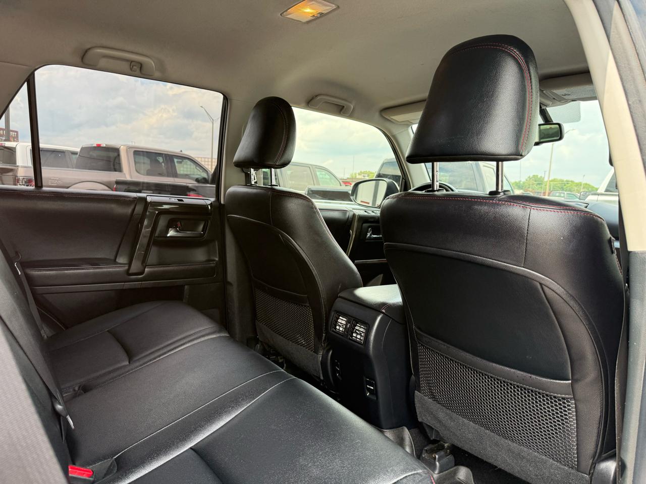 Toyota 4Runner TRD Off Road Premium 4WD (Natl) 2018
