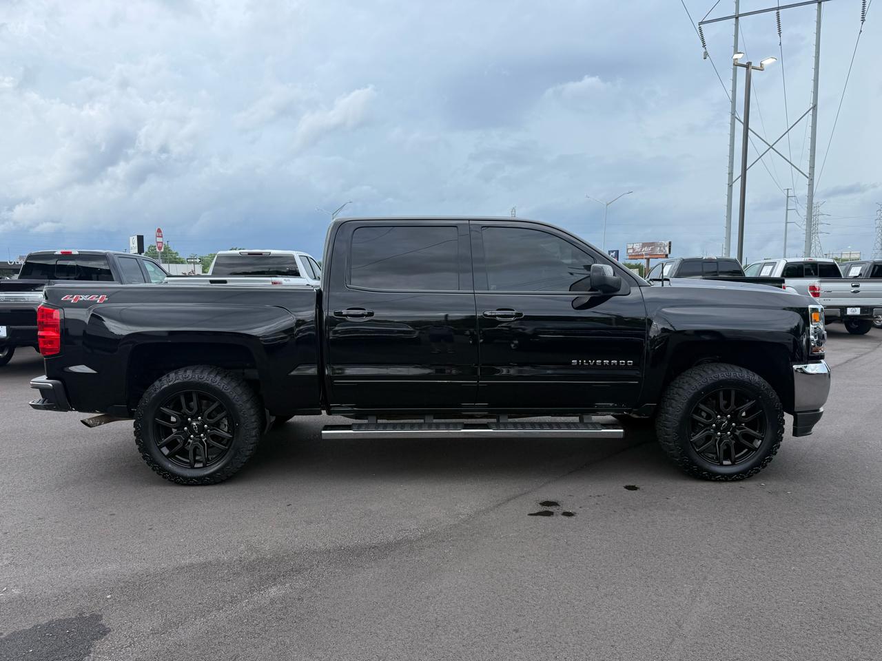 Chevrolet Silverado 1500 4WD Crew Cab 143.5" LT 2017