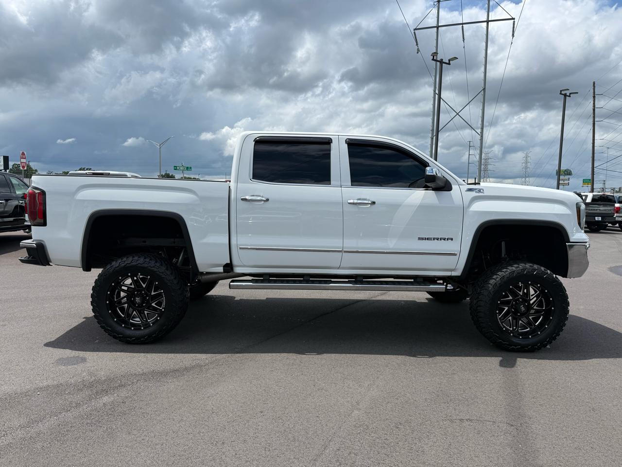 GMC Sierra 1500 4WD Crew Cab 143.5" SLT 2018