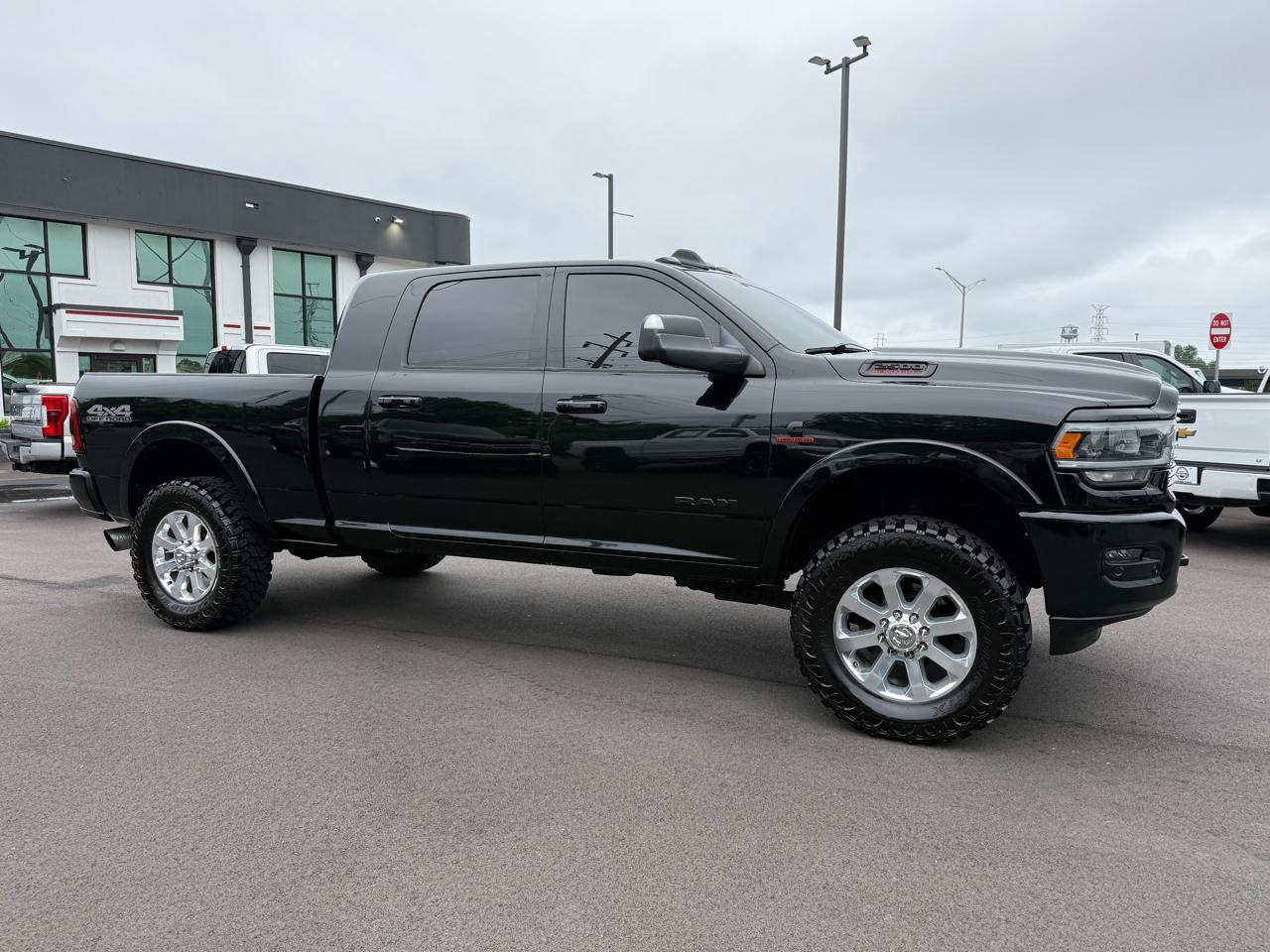 RAM 2500 Laramie 4x4 Mega Cab 6'4" Box 2019