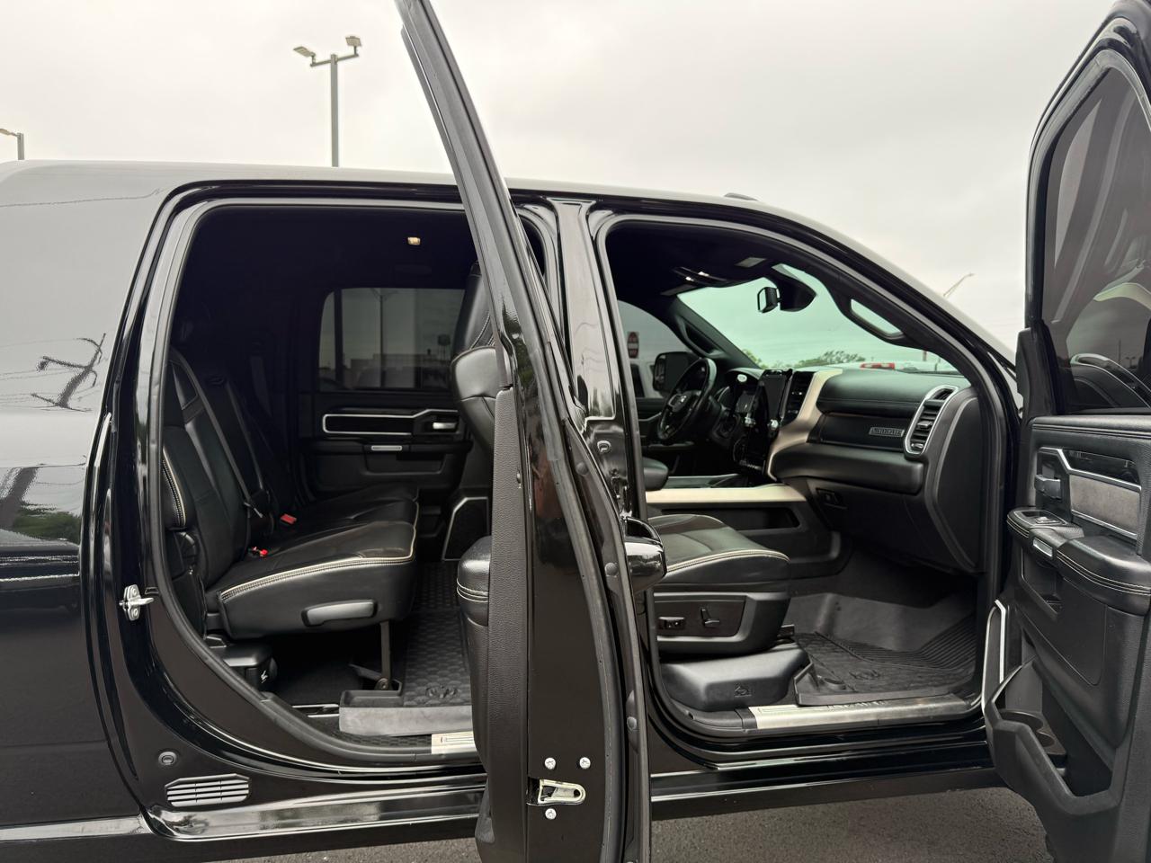 RAM 2500 Laramie 4x4 Mega Cab 6'4" Box 2019
