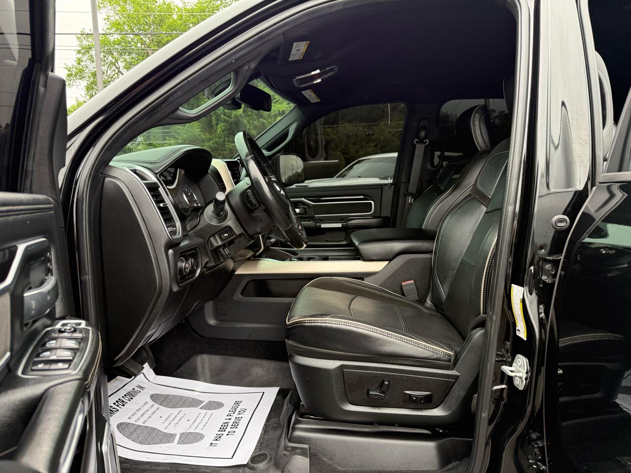 RAM 2500 Laramie 4x4 Mega Cab 6'4" Box 2019