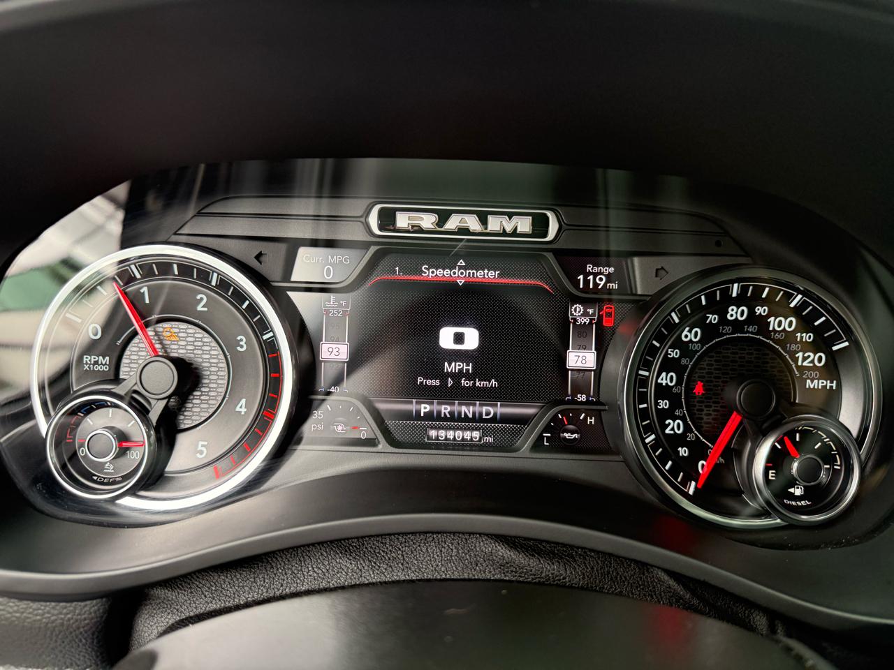 RAM 2500 Laramie 4x4 Mega Cab 6'4" Box 2019