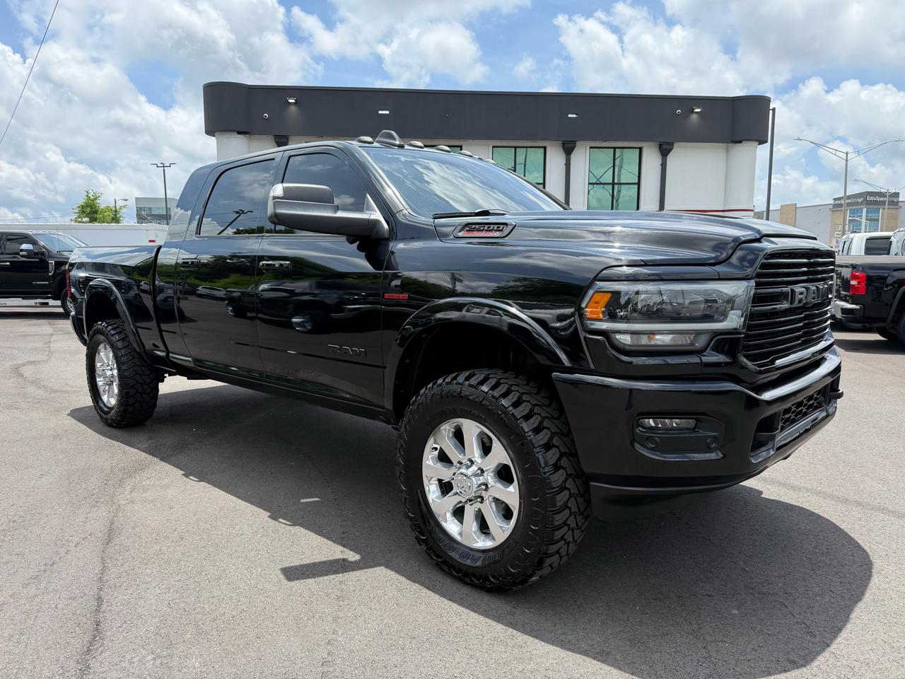 RAM 2500 Laramie 4x4 Mega Cab 6'4" Box 2019