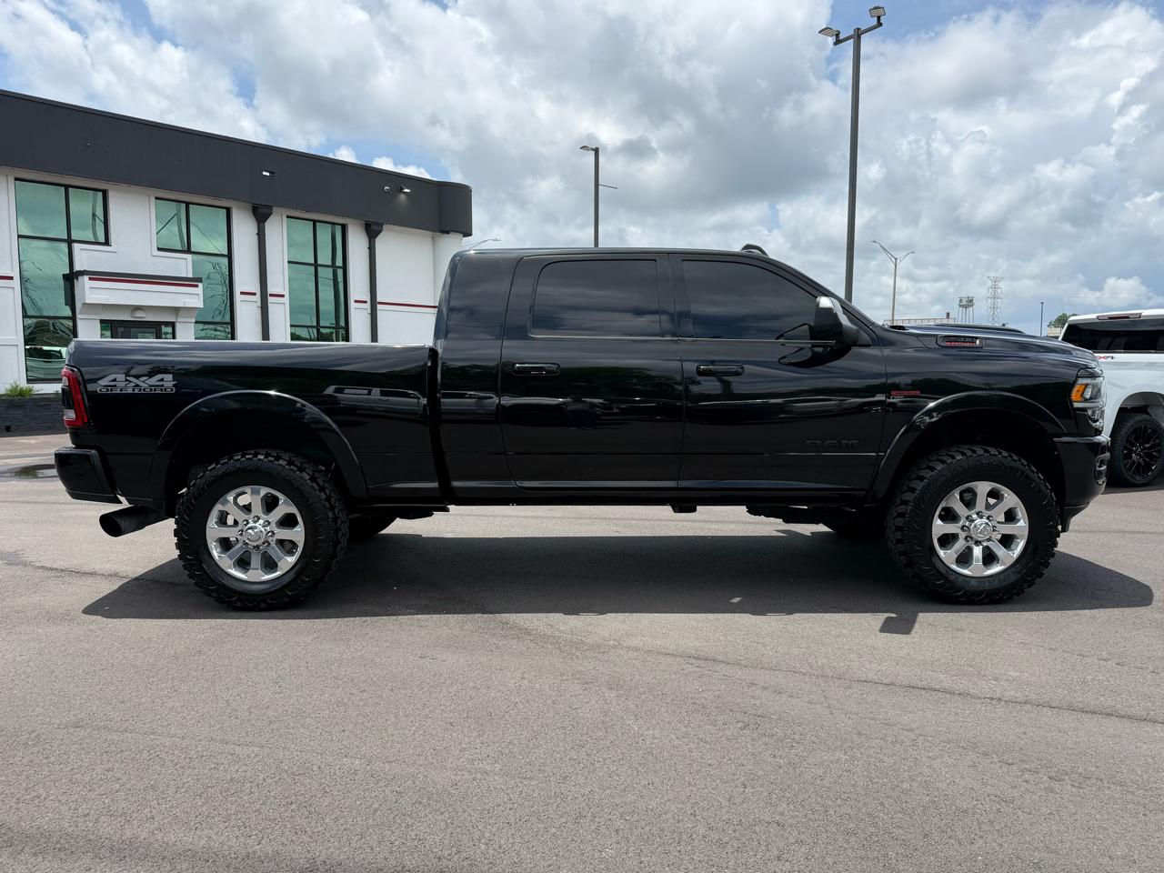 RAM 2500 Laramie 4x4 Mega Cab 6'4" Box 2019