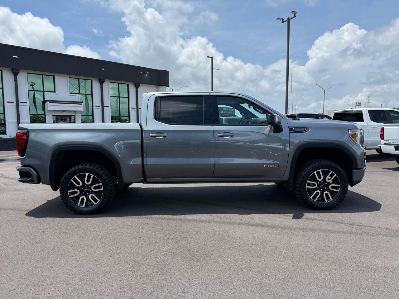 GMC Sierra 1500 4WD Crew Cab 147" AT4 2021