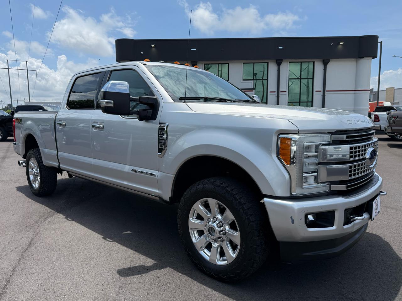 Ford Super Duty F-250 SRW Platinum 4WD Crew Cab 6.75' Box 2017
