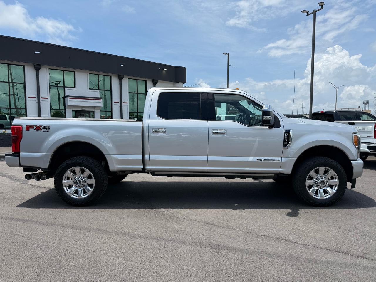 Ford Super Duty F-250 SRW Platinum 4WD Crew Cab 6.75' Box 2017