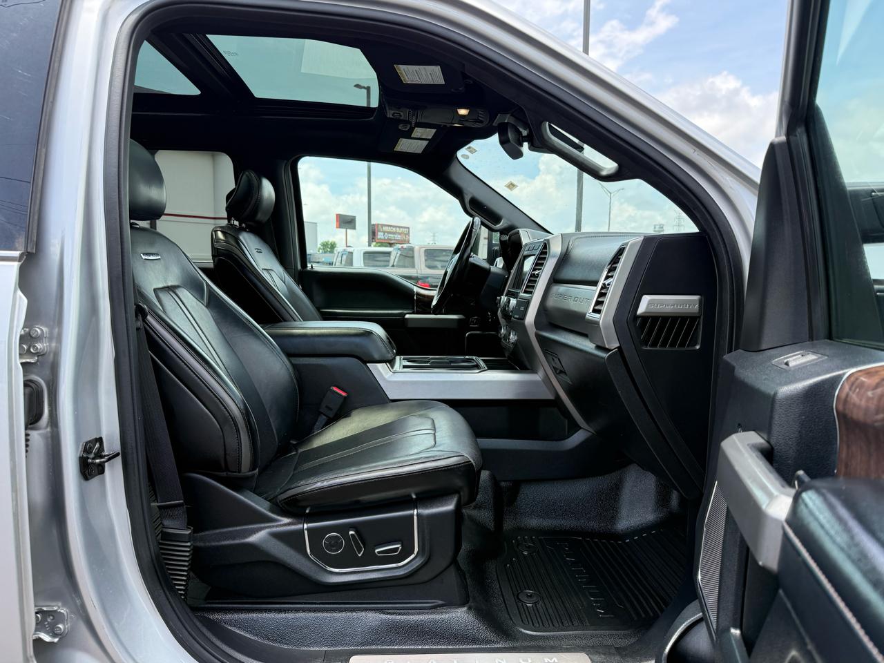 Ford Super Duty F-250 SRW Platinum 4WD Crew Cab 6.75' Box 2017
