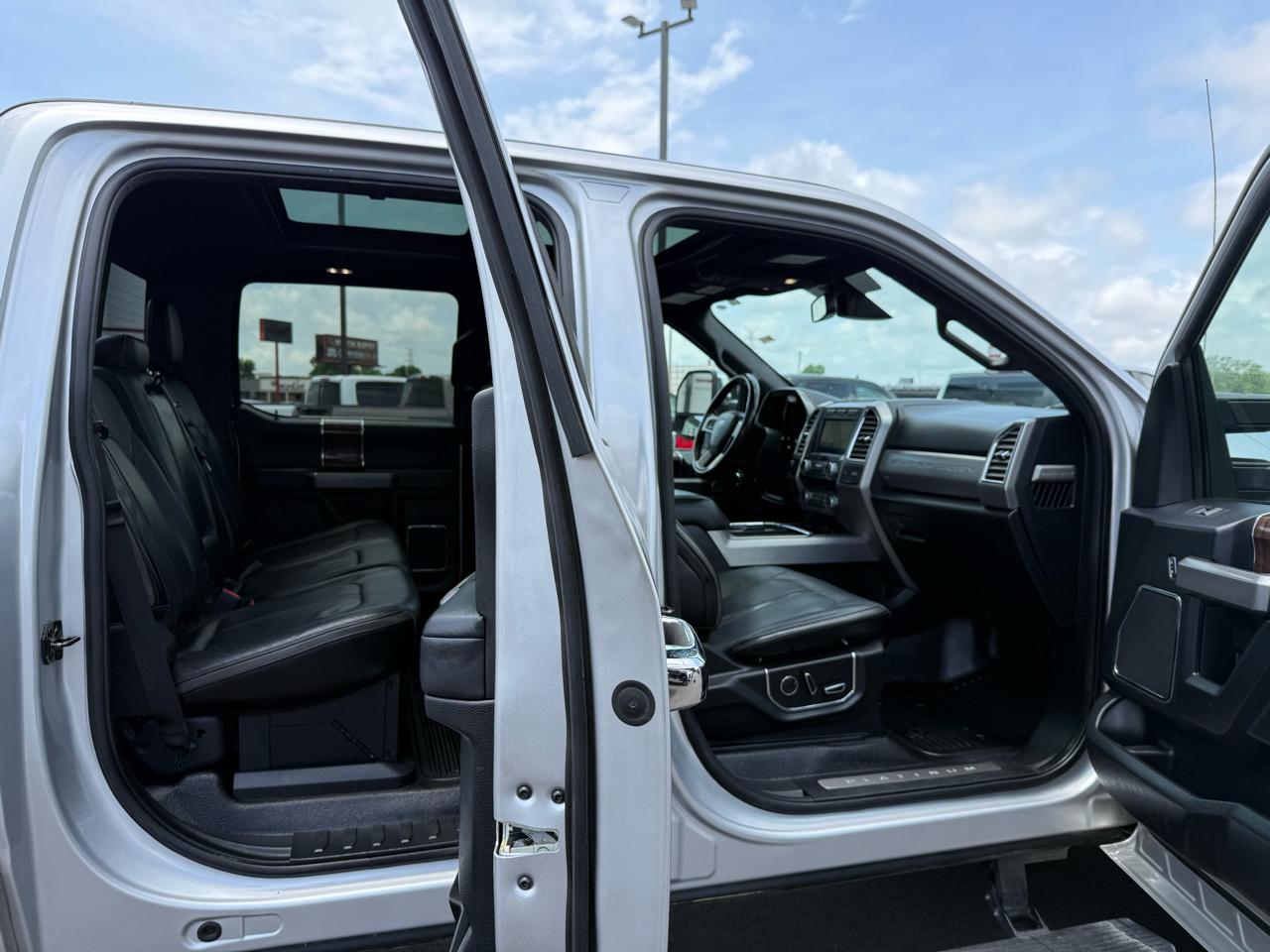 Ford Super Duty F-250 SRW Platinum 4WD Crew Cab 6.75' Box 2017
