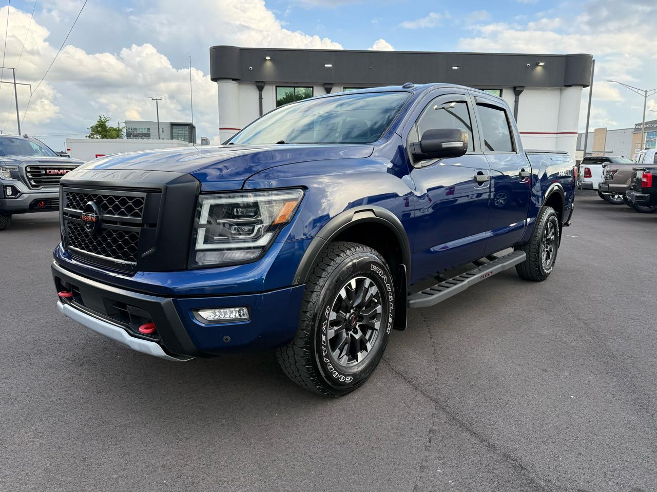 Nissan Titan 4x4 Crew Cab PRO-4X 2020