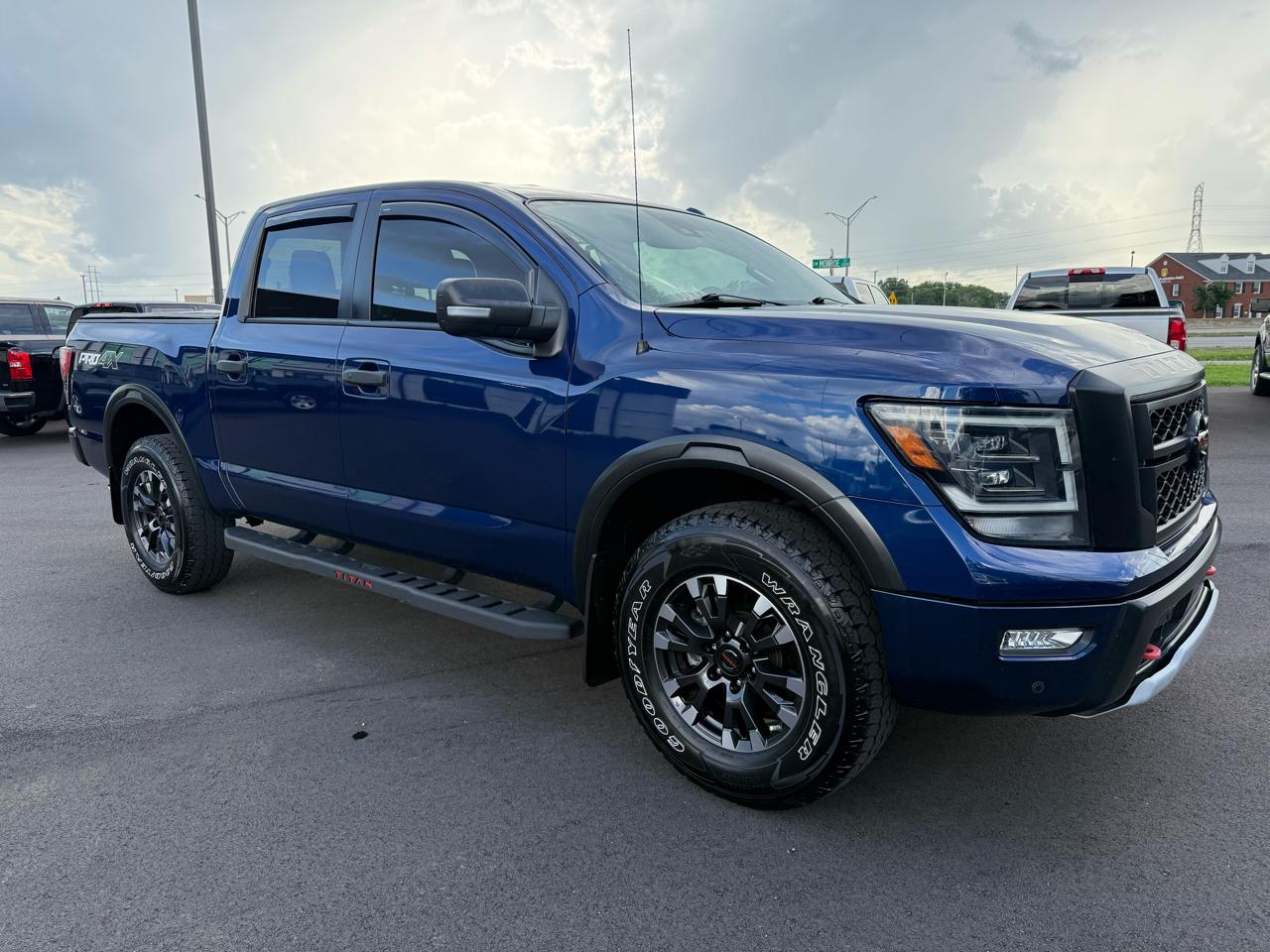 Nissan Titan 4x4 Crew Cab PRO-4X 2020