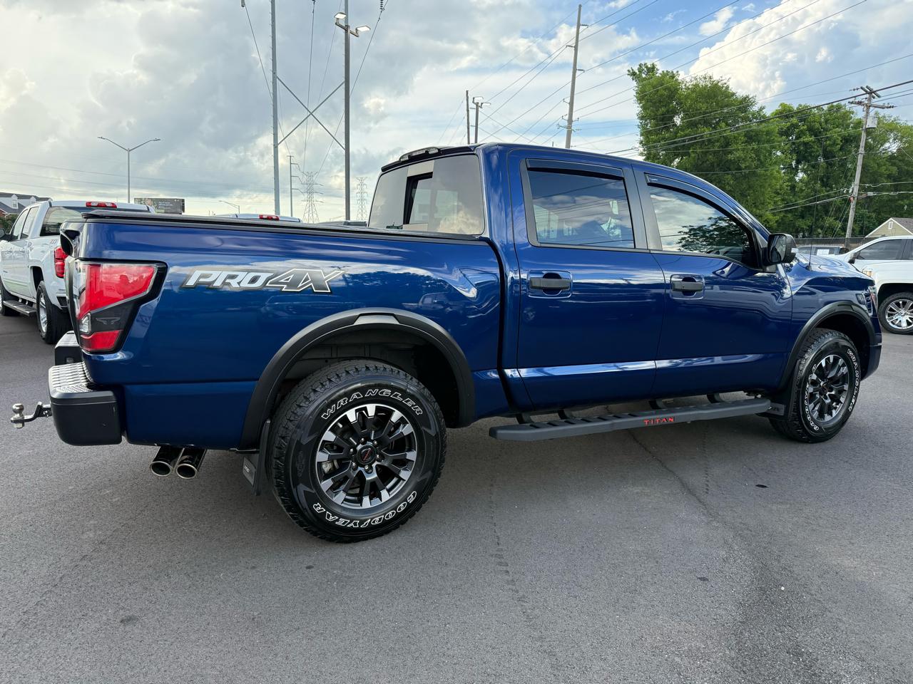 Nissan Titan 4x4 Crew Cab PRO-4X 2020