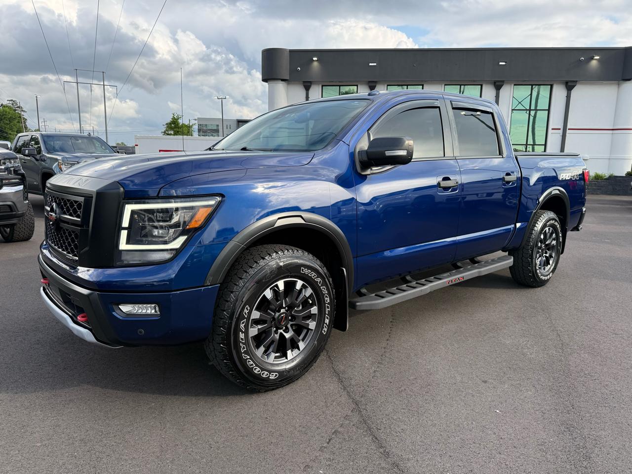 Nissan Titan 4x4 Crew Cab PRO-4X 2020