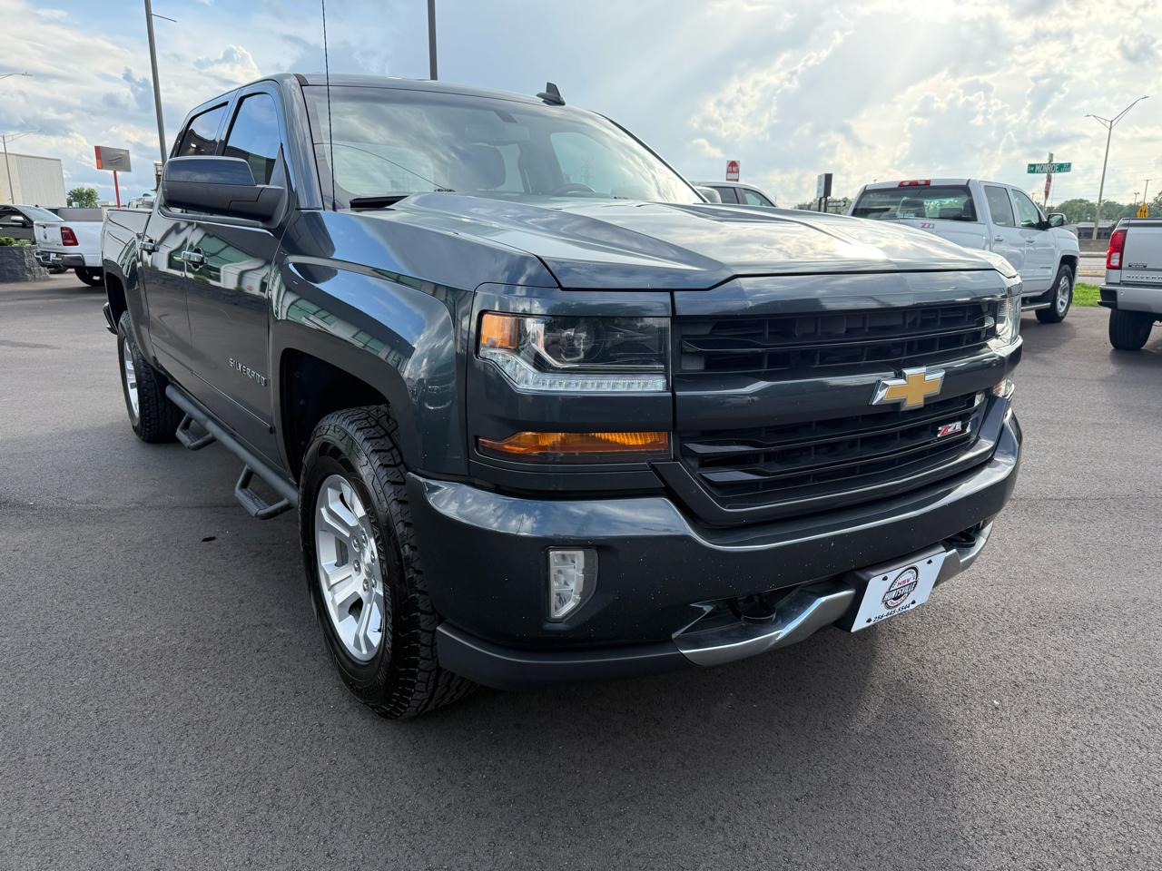 Chevrolet Silverado 1500 4WD Crew Cab 143.5" LT w/2LT 2018