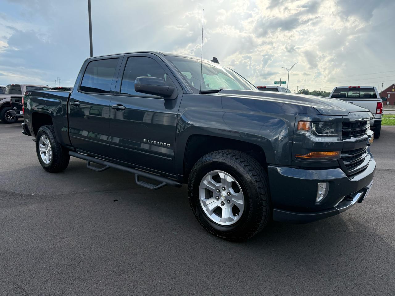 Chevrolet Silverado 1500 4WD Crew Cab 143.5" LT w/2LT 2018