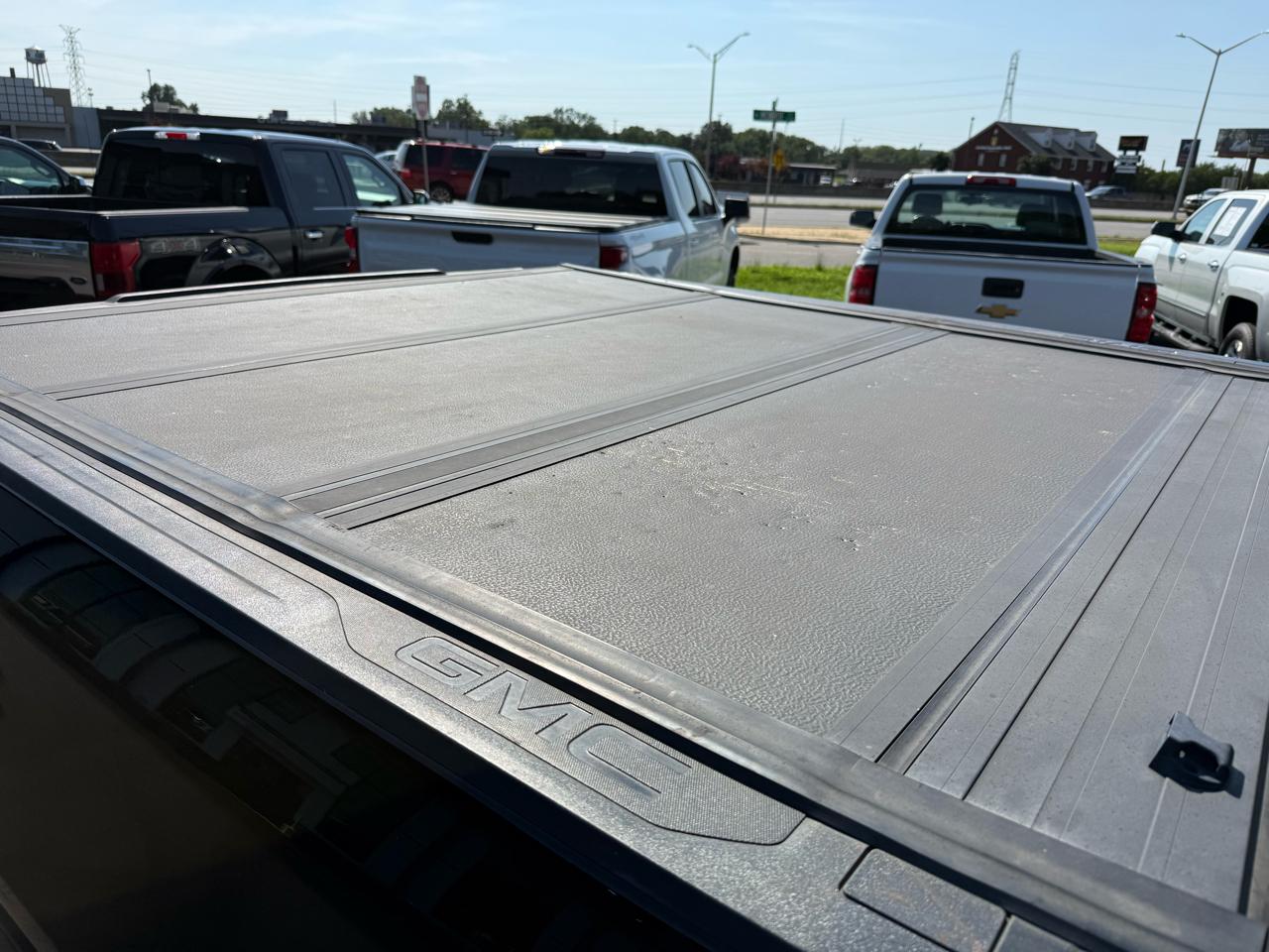 GMC Sierra 1500 4WD Crew Cab 147" AT4 2021