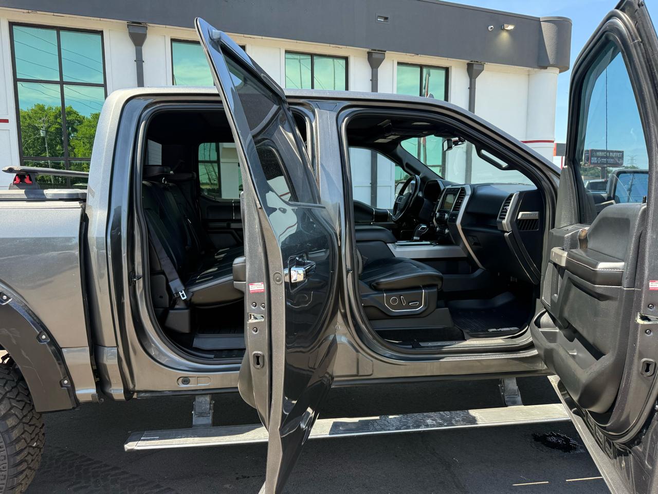 Ford F-150 4WD SuperCrew 145" Platinum 2018