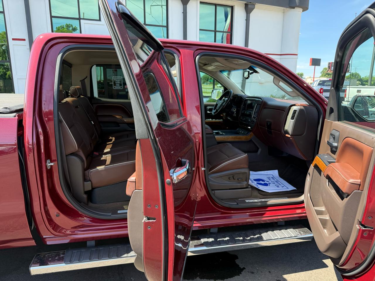 Chevrolet Silverado 1500 4WD Crew Cab 143.5" High Country 2015