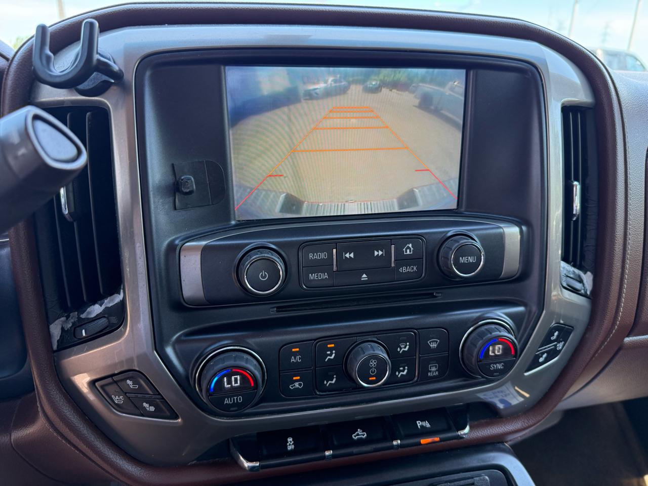 Chevrolet Silverado 1500 4WD Crew Cab 143.5" High Country 2015