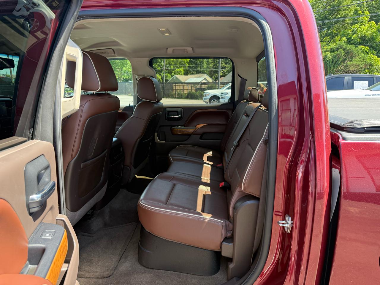 Chevrolet Silverado 1500 4WD Crew Cab 143.5" High Country 2015