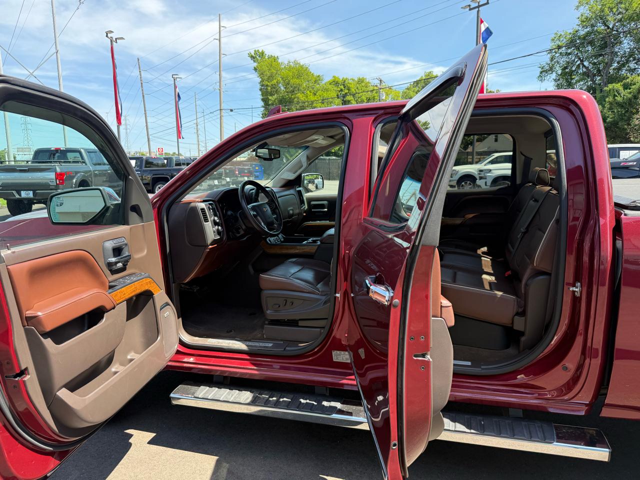Chevrolet Silverado 1500 4WD Crew Cab 143.5" High Country 2015