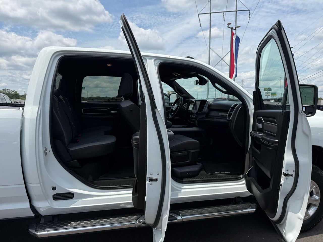 RAM 2500 Big Horn 4x4 Crew Cab 6'4" Box 2024