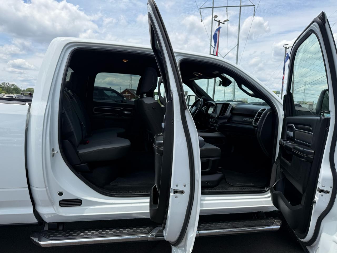 RAM 2500 Big Horn 4x4 Crew Cab 6'4" Box 2024