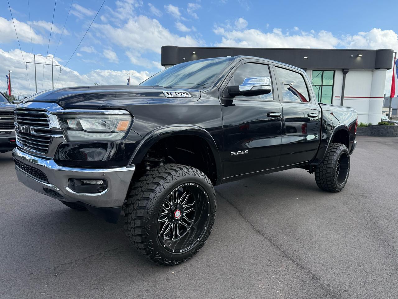 RAM 1500 Laramie 4x4 Crew Cab 5'7" Box 2022