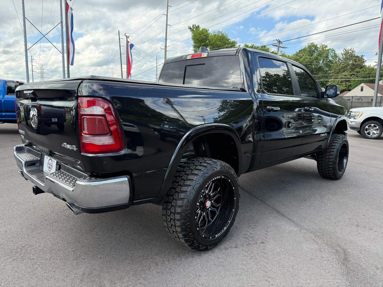 RAM 1500 Laramie 4x4 Crew Cab 5'7" Box 2022