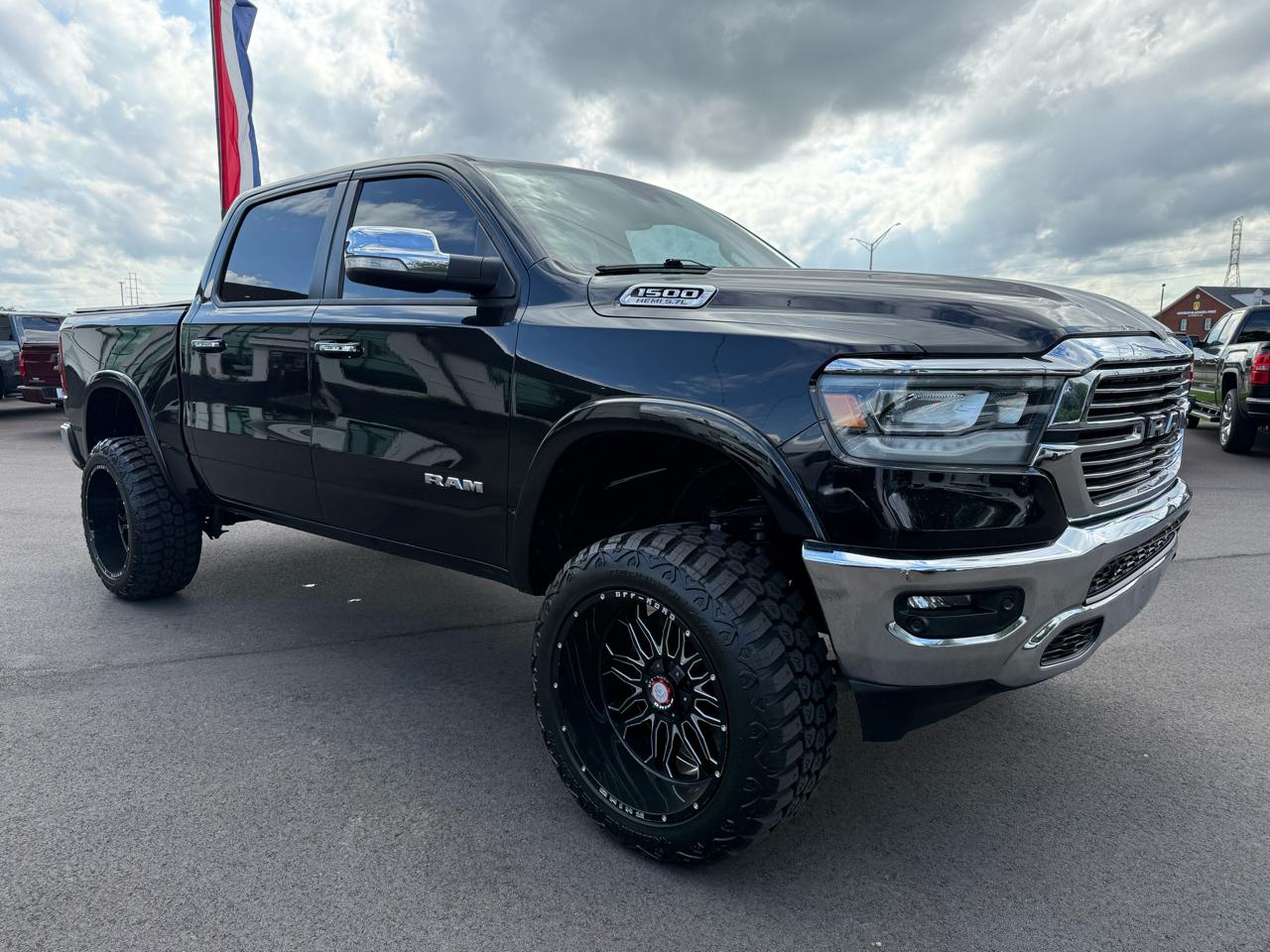 RAM 1500 Laramie 4x4 Crew Cab 5'7" Box 2022