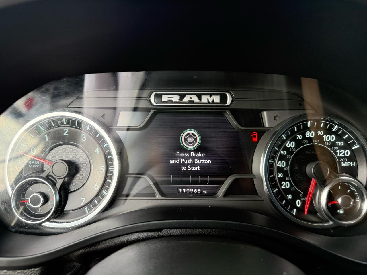 RAM 1500 Laramie 4x4 Crew Cab 5'7" Box 2022
