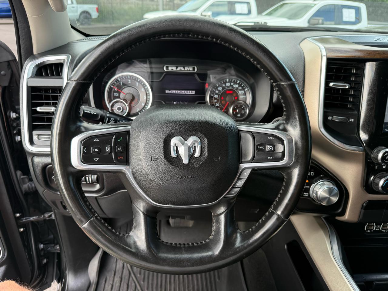 RAM 1500 Laramie 4x4 Crew Cab 5'7" Box 2022