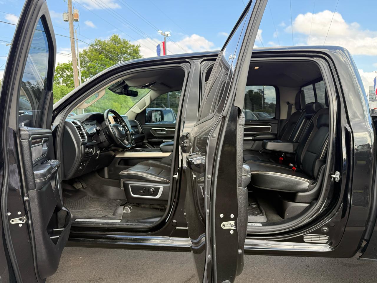 RAM 1500 Laramie 4x4 Crew Cab 5'7" Box 2022