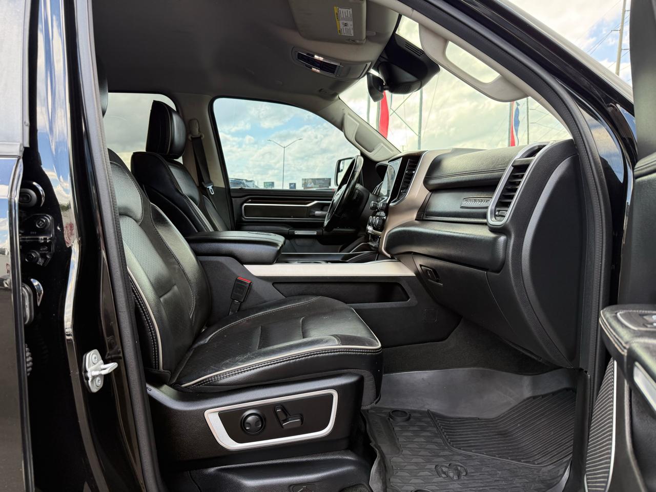 RAM 1500 Laramie 4x4 Crew Cab 5'7" Box 2022
