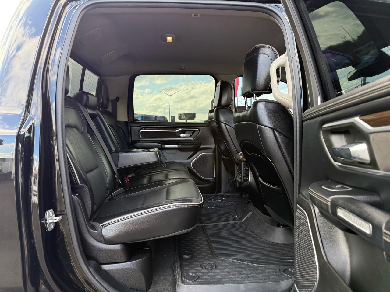 RAM 1500 Laramie 4x4 Crew Cab 5'7" Box 2022