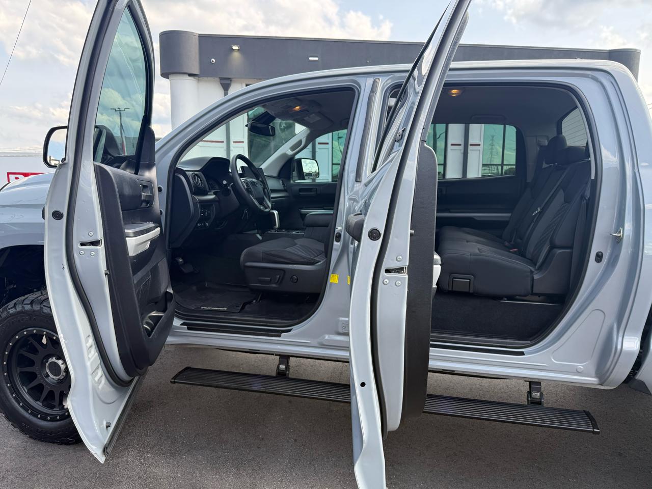 Toyota Tundra 4WD SR5 CrewMax 5.5' Bed 5.7L FFV (Natl) 2019
