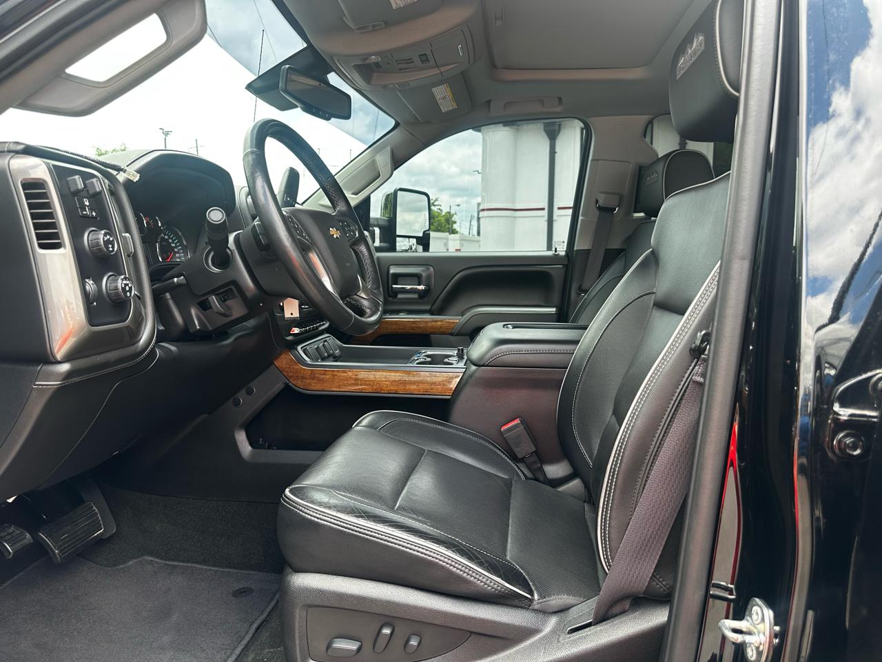 Chevrolet Silverado 2500HD 4WD Crew Cab 153.7" High Country 2017