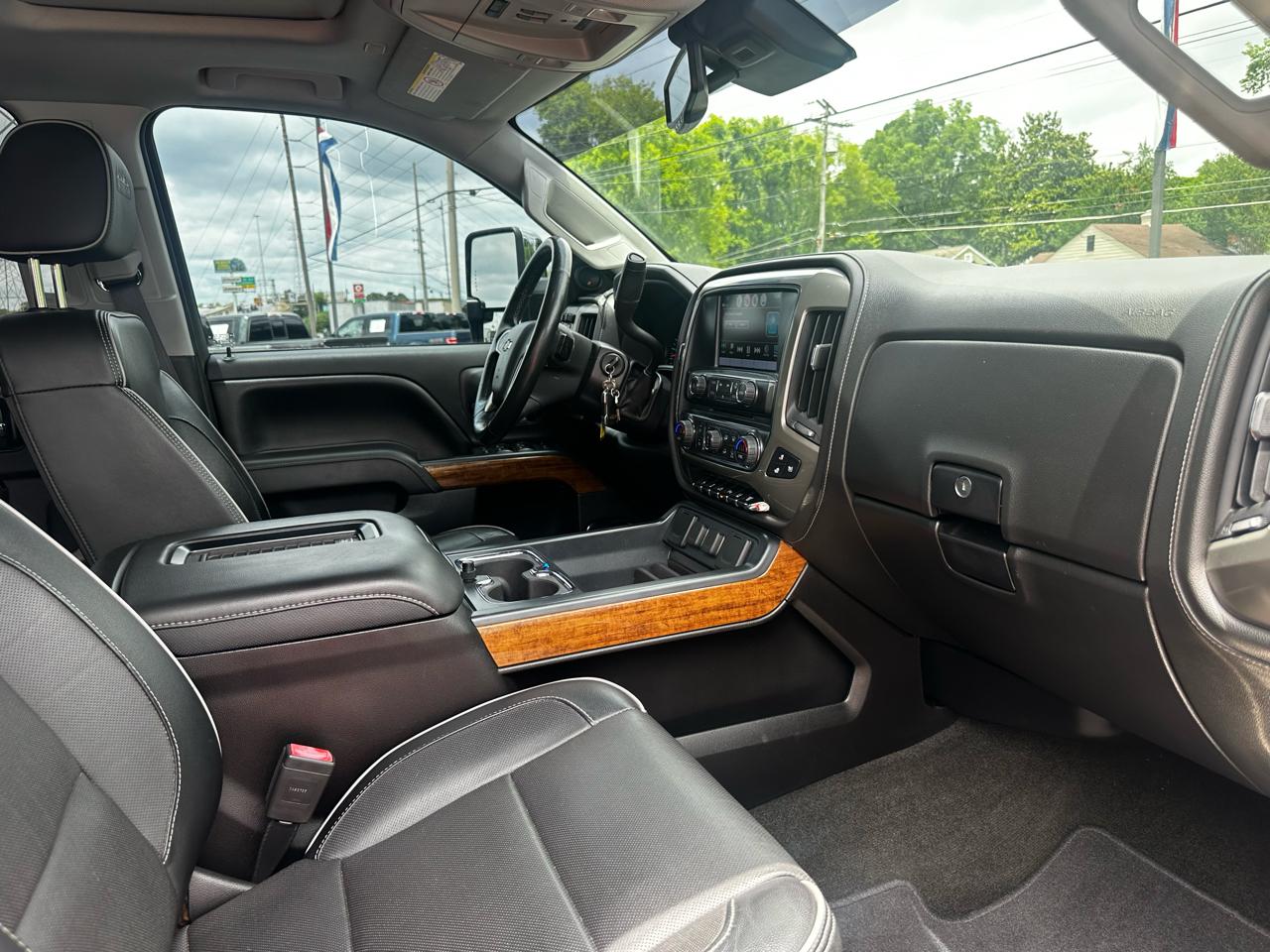 Chevrolet Silverado 2500HD 4WD Crew Cab 153.7" High Country 2017
