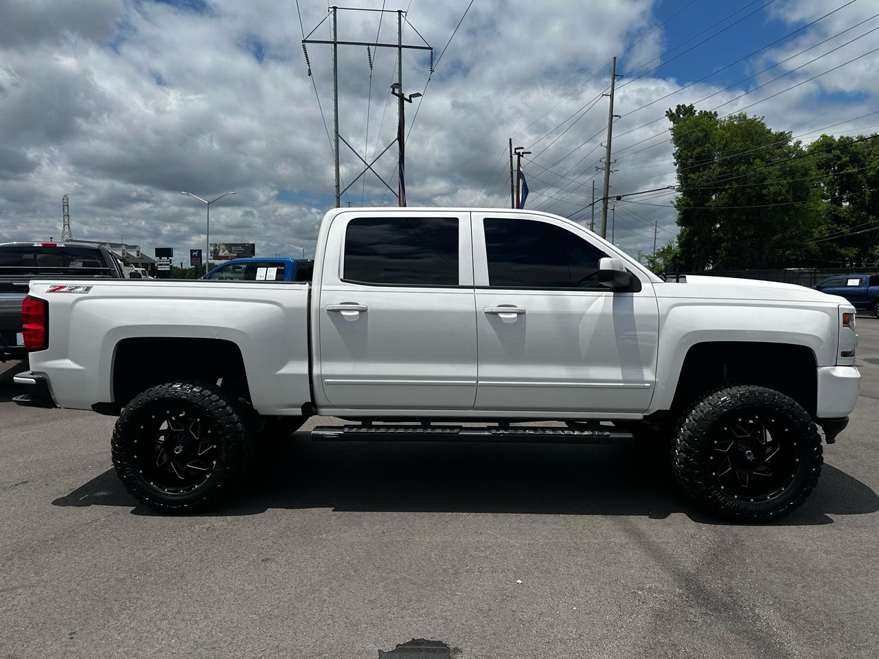 Chevrolet Silverado 1500 4WD Crew Cab 143.5" LT w/2LT 2017