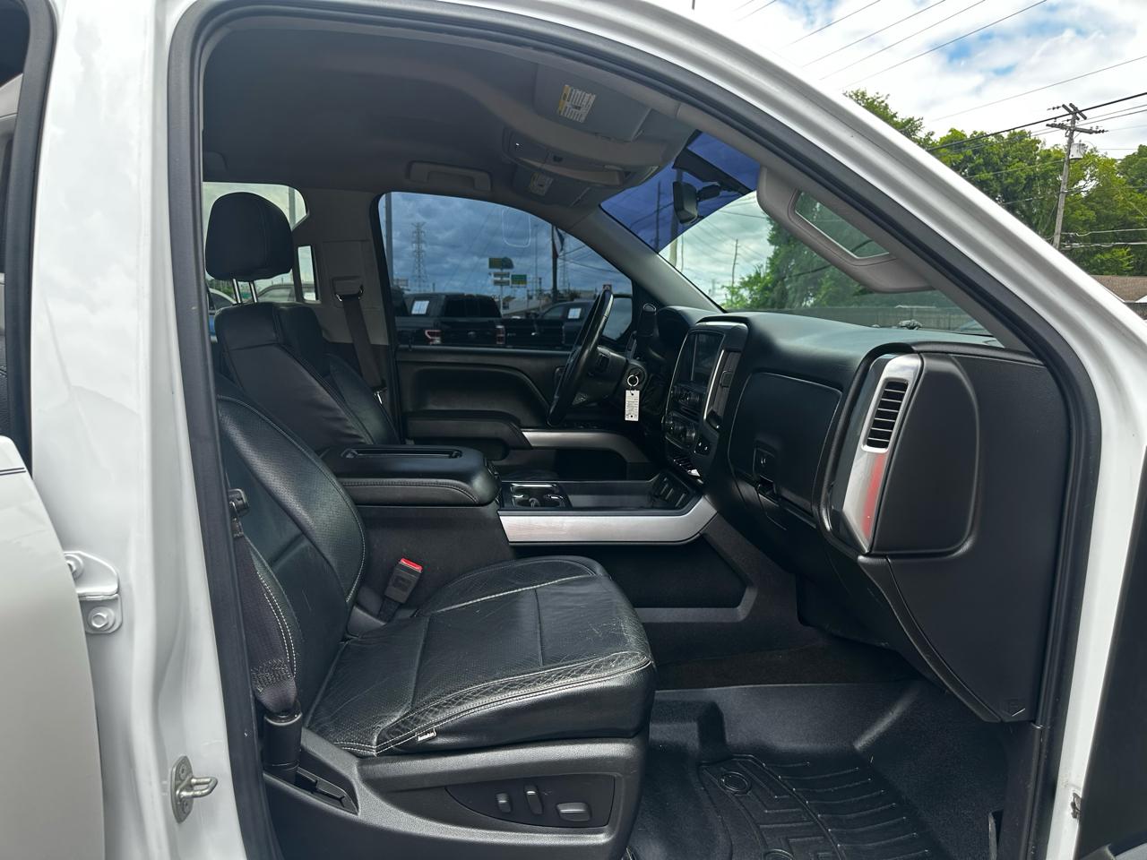 Chevrolet Silverado 1500 4WD Crew Cab 143.5" LT w/2LT 2017