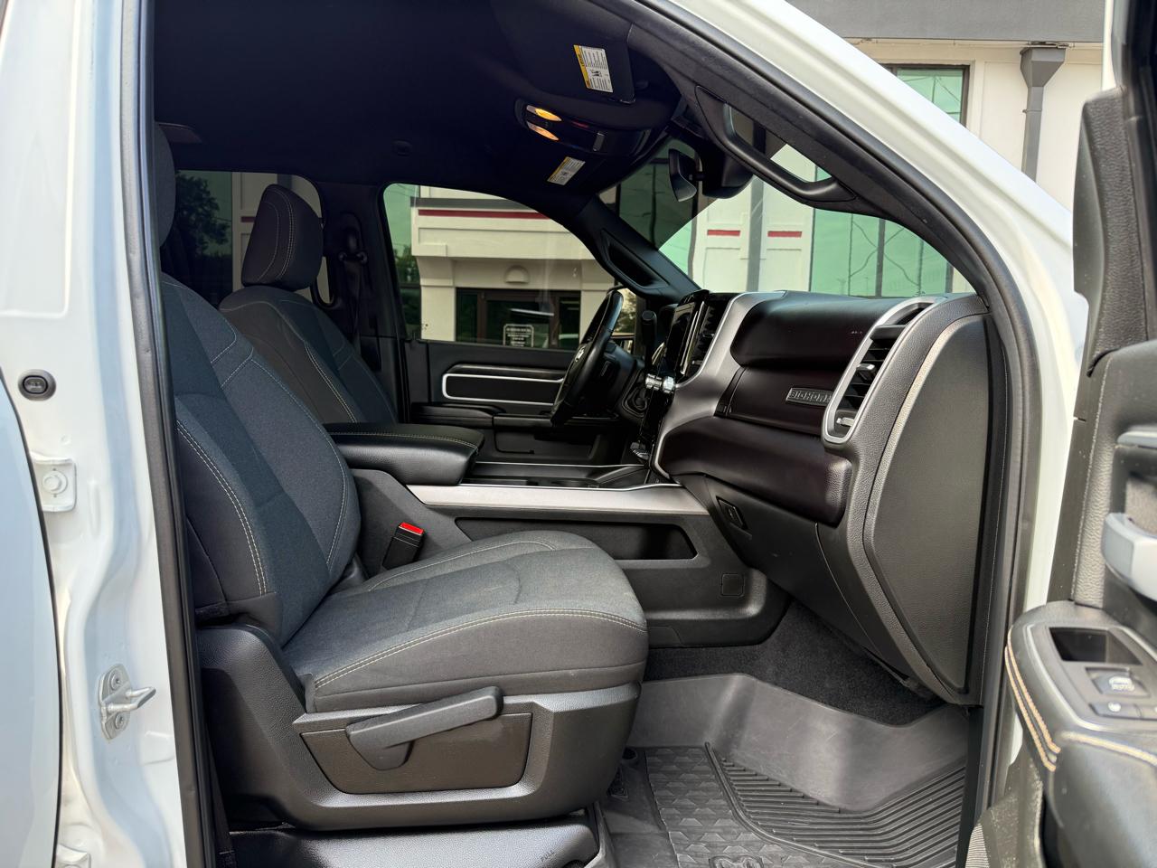 RAM 3500 Big Horn 4x4 Crew Cab 8' Box 2024