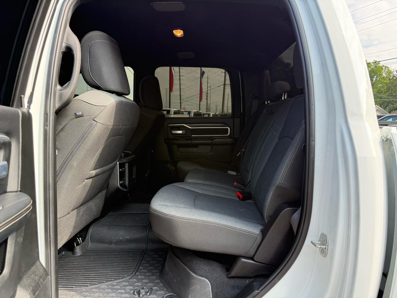 RAM 3500 Big Horn 4x4 Crew Cab 8' Box 2024