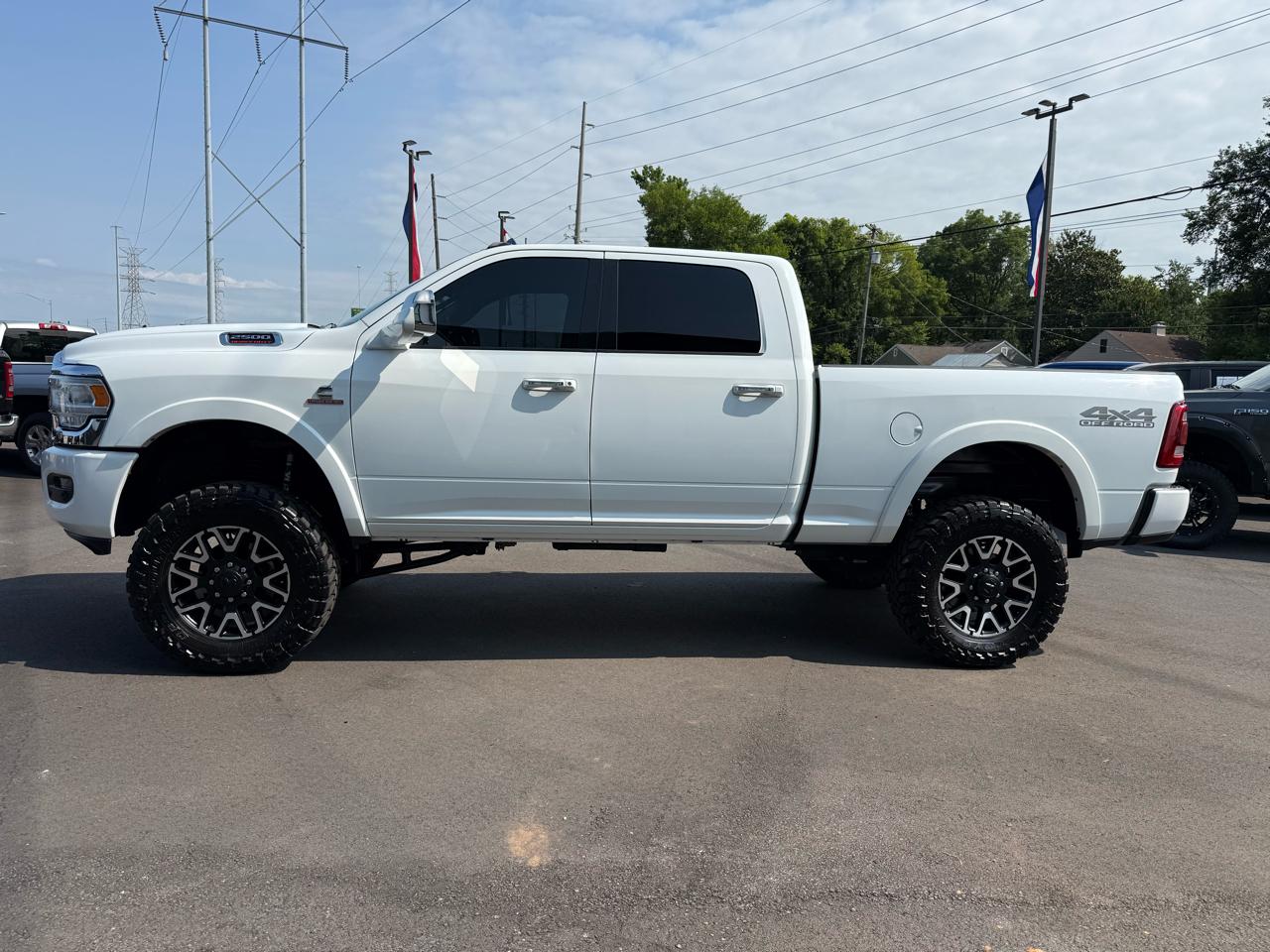 RAM 2500 Laramie 4x4 Crew Cab 6'4" Box 2022