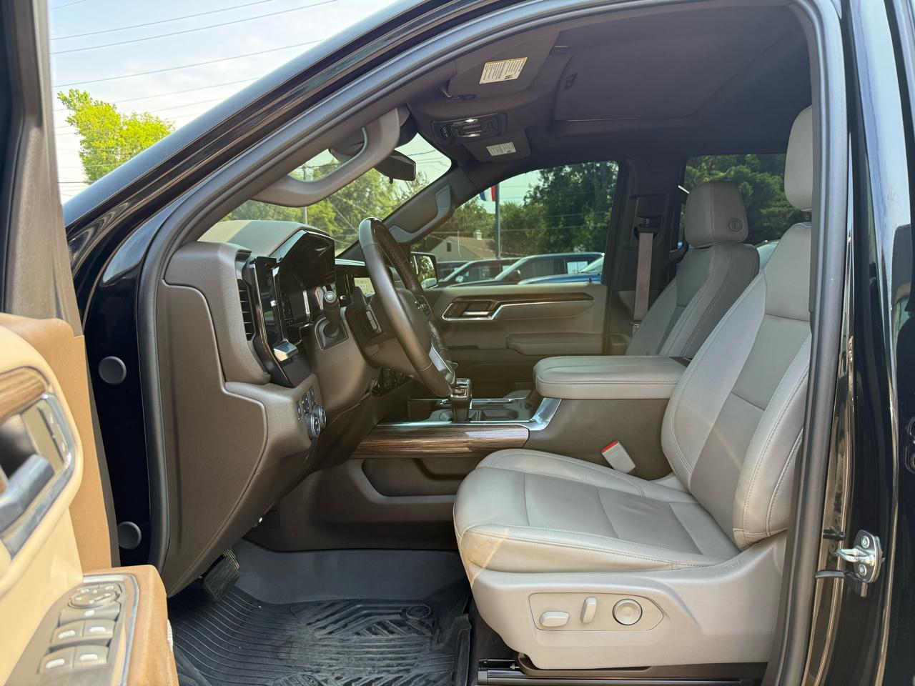 Chevrolet Silverado 1500 4WD Crew Cab 147" RST 2024