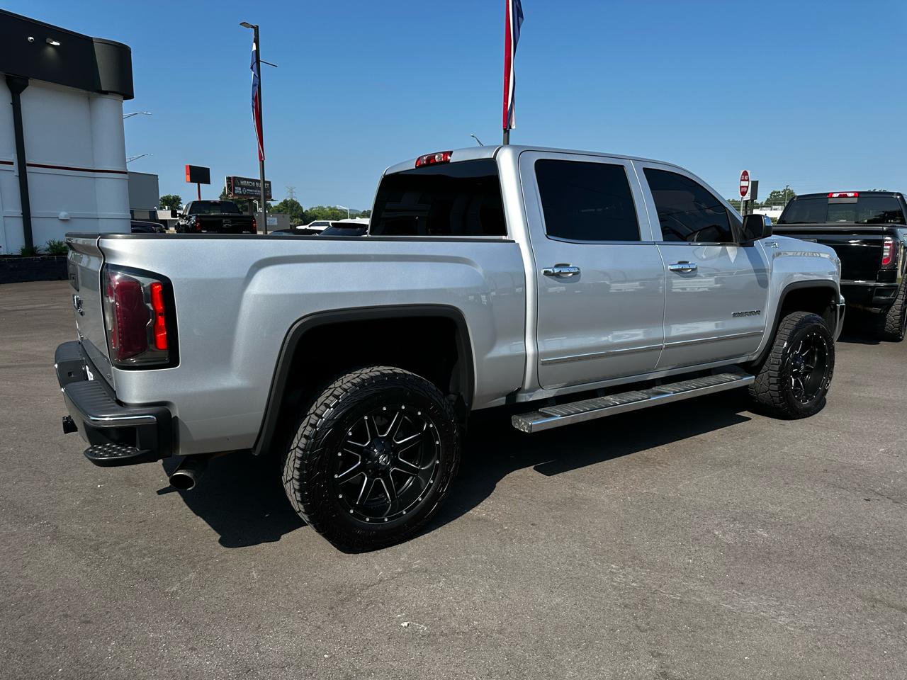 GMC Sierra 1500 4WD Crew Cab 143.5" SLT 2018