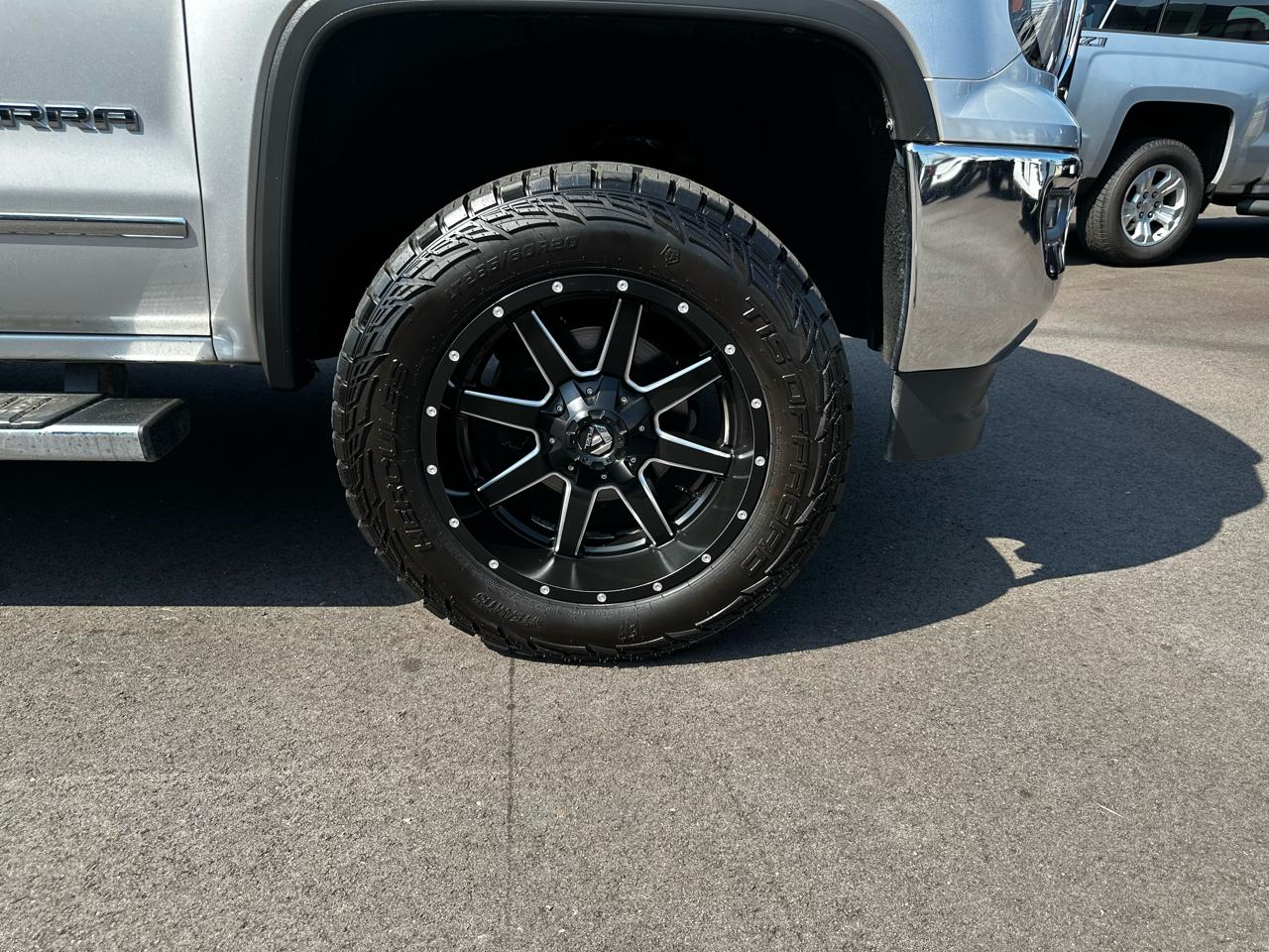 GMC Sierra 1500 4WD Crew Cab 143.5" SLT 2018