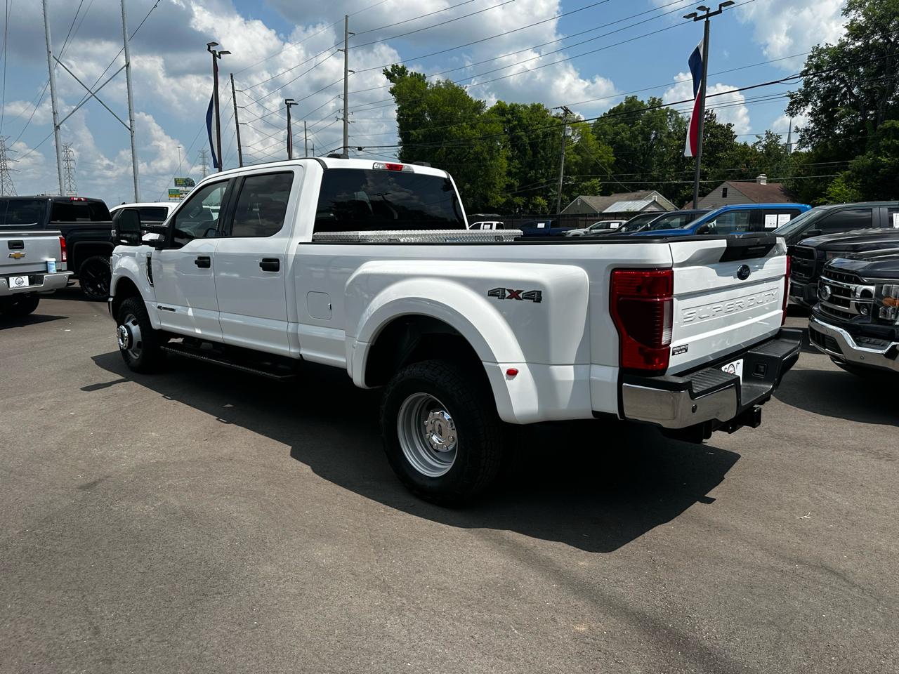 Ford Super Duty F-350 DRW Crew Cab 172" XLT 2022